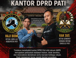 Haji Boim Ketua Lindu Aji Kabupaten Pati Bersama Kak Sus Ketua Senopati Demang Wotan Sukolilo Pati Mengecam Keras Perbuatan AMPB Yang Menduduki Kantor DPRD Pati.